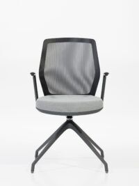 Krzesło biurowe z szarym siedziskiem, siatką na oparciu i czarną nogą START od przodu B-Group