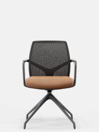 Krzesło biurowe z brązowo pomarańczowym siedzeniem i czarną nogą Skill od przodu B-Group