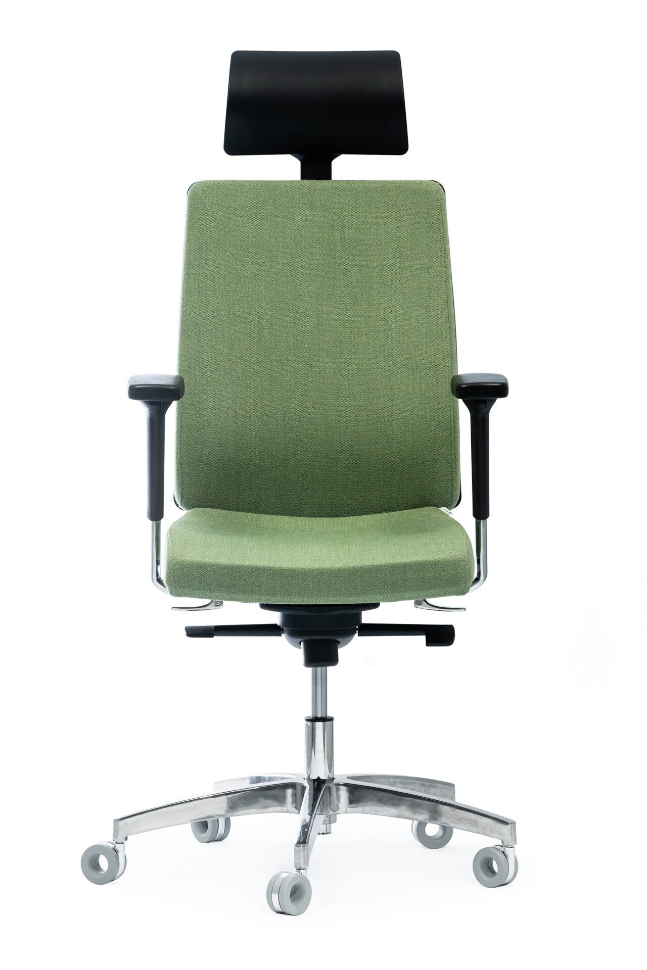 Zielony fotel biurowy z czarnym zagłówkiem i podpórkami na kółkach frontowo