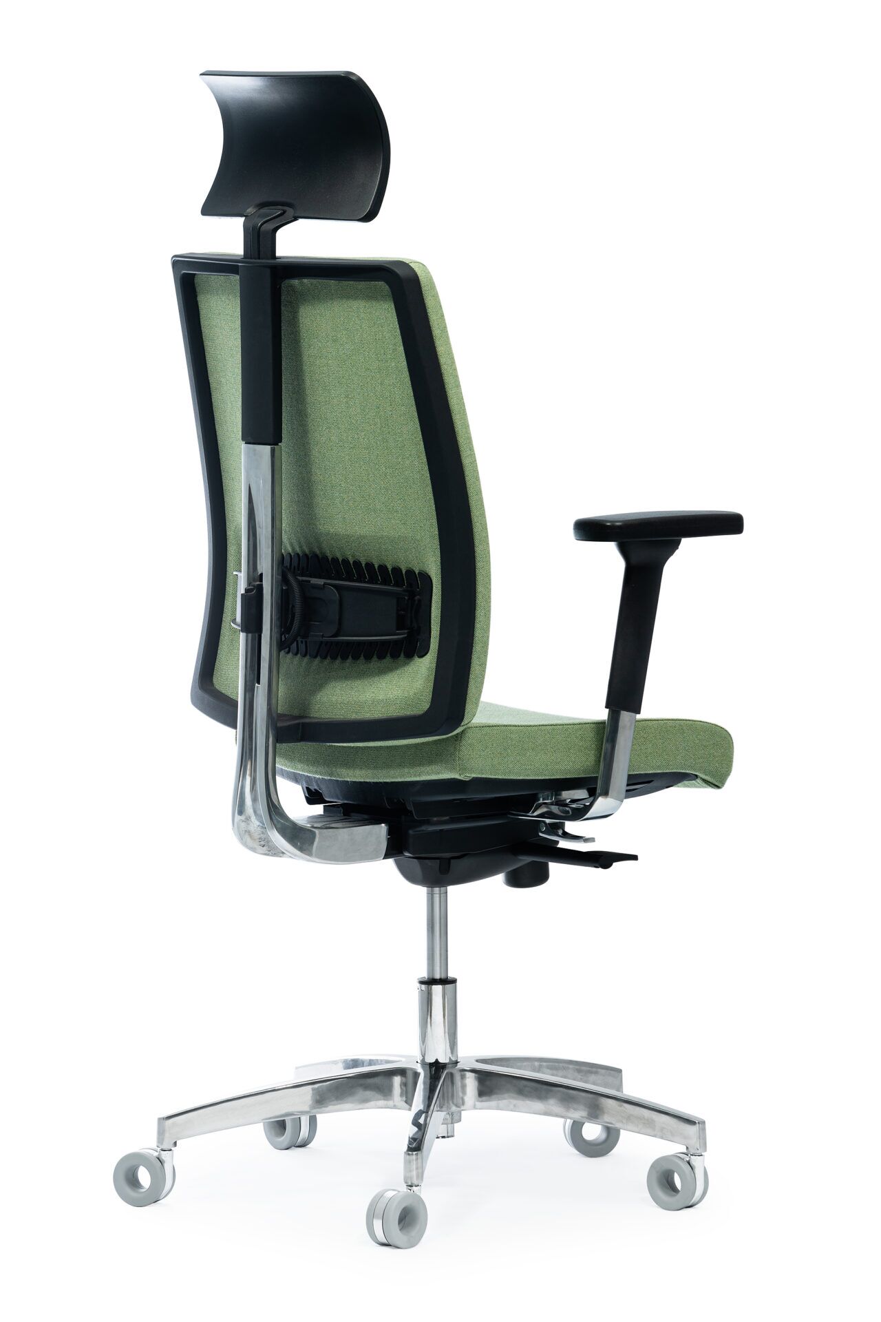 Zielony fotel biurowy z czarnym zagłówkiem i podpórkami na kółkach z tylniej prawej strony