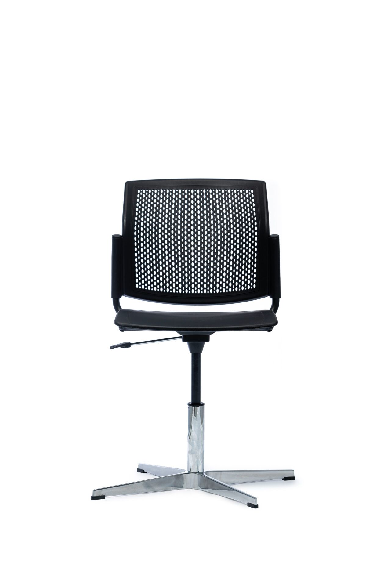 Czarny ażurowy fotel biurowy od przodu 4job BGroup