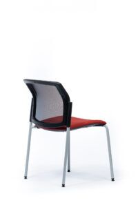 czerwone krzesło biurowe po skosie od tyłu 4job B-Group