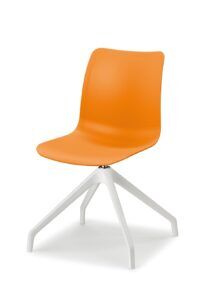 Pomarańczowe krzesło biurowe z białymi nogami po skosie od przodu coworker B-Group
