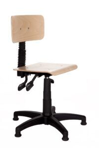 Drewniane krzesło laboratoryjne z regulacją po skosie od przodu B-Group