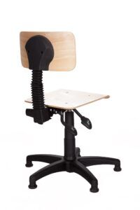 Drewniane krzesło laboratoryjne z regulacją po skosie od tyłu B-Group