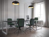 Jasne pomieszczenie biurowe z zielonymi krzesłami biurowymi scena 1