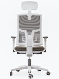 Biały fotel biurowy z brązowym obiciem z zagłówkiem - od tyłu